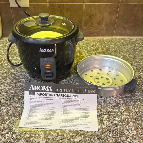 Aroma Black Rice Cooker with Steamer - Picture 2 of 16